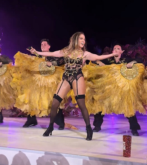 Jennifer Lopezová na přehlídce Dolce & Gabbana (červenec 2026)