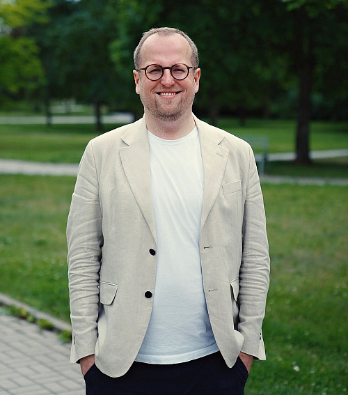 Kandidátku hnutí STAN v Pardubicích vede politolog a aktivista Daniel Vondra.