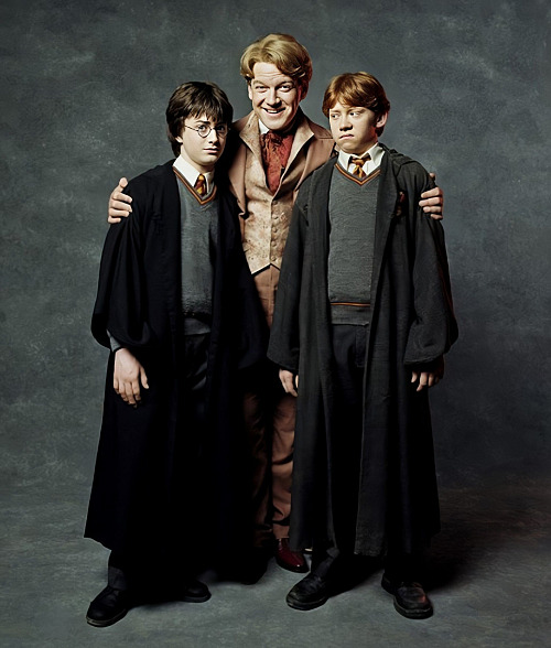 Daniel Radcliffe, Kenneth Branagh a Rupert Grint ve filmu Harry Potter a...