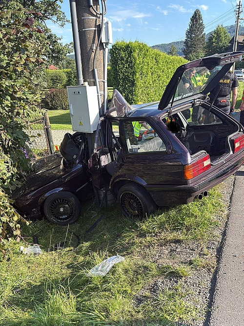 Policisté i záchranáři zasahovali u vážné dopravní nehody, která se stala 29....