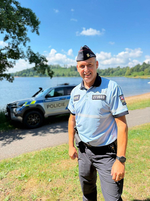 Policista, který před pár dny vytáhl tonoucího muže z vody sečské přehrady. (7....