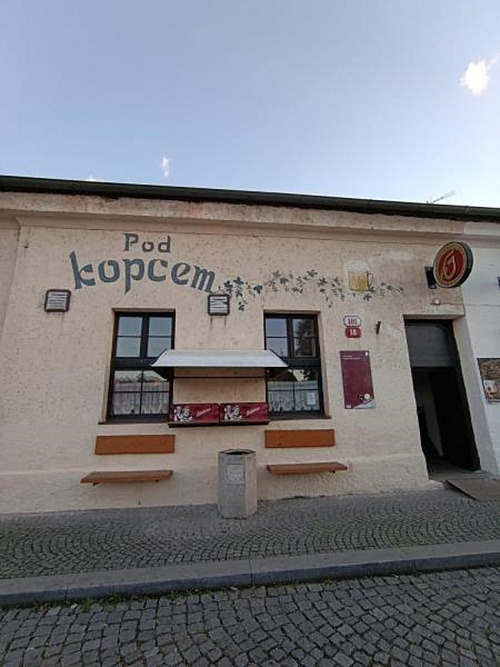 Inspektoři uzavřeli legendární Hostinec Pod Kopcem v plzeňském Božkově. (5....