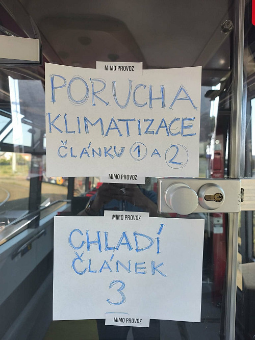 Řidiči některých pražských tramvají informují cestující, že jim nefunguje...