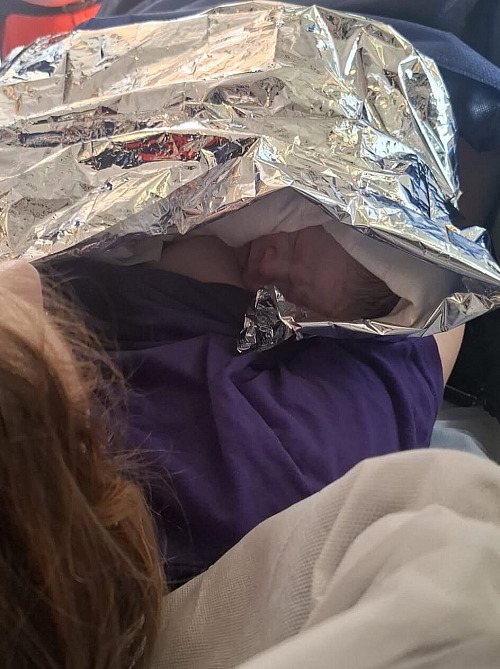 Maminka i její novorozený chlapeček byli po porodu v pořádku a následně...