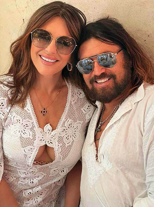 Elizabeth Hurley a Billy Ray Cyrus (srpen 2026)