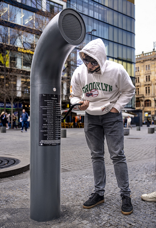 Slavnostní uvedení poesiomatu do provozu na Václavském náměstí (25. března 2025)