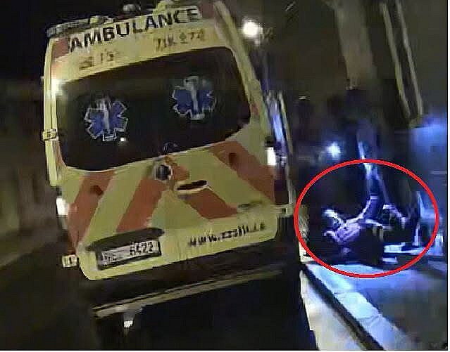 Namísto zachraňování lidského života, se museli záchranáři Zdravotnické...