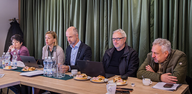 Vedení Hradce Králové uspořádalo tiskovou konferenci v kempu Stříbrný rybník....