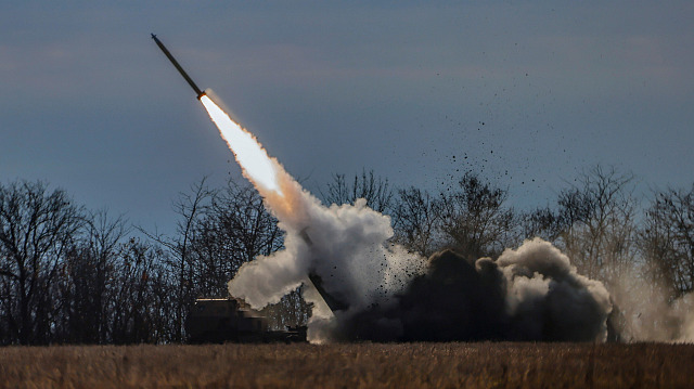 Raketomet HIMARS poblíž Chersonu (7. listopadu 2022)