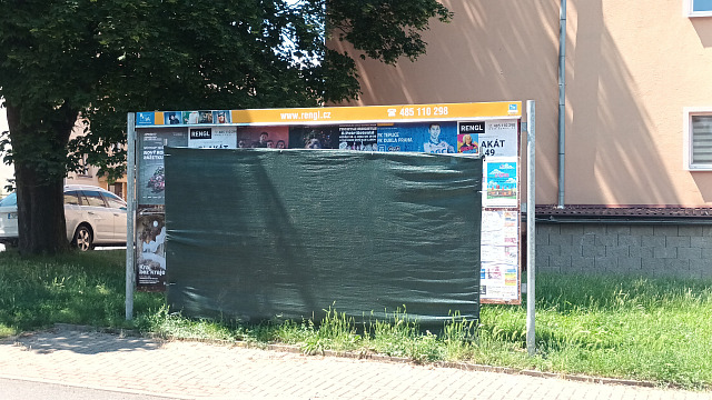 Vedení Lovosic se pustilo do boje s nevzhlednými reklamními výlepovými...