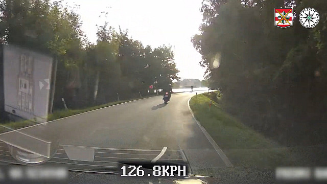 Motorkář ujížděl policistům na Hodonínsku téměř dvoustovkou