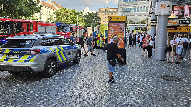 Složky IZS zasahují na pražském Andělu, metro tam ve stanici srazilo člověka....