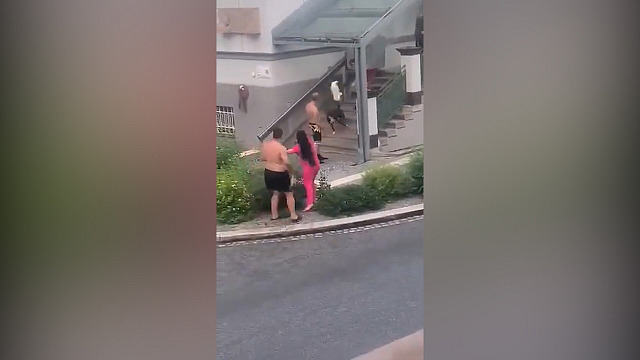 Policejní stanice v Úpici v obležení