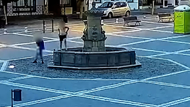 Opilí mladíci se svlékali v centru České Lípy. Jeden skončil na záchytce