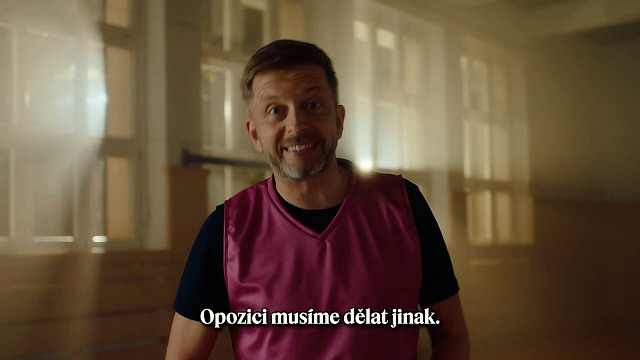 Rakušan v klipu zve na novou sérii debat Opozice jinak