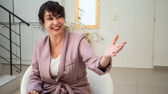 Slovácké divadlo uvedlo novou hru Terapie. Terapeutku ztvárnila Nela Boudová,...