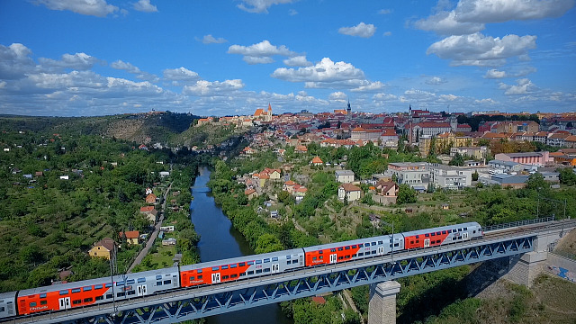 Cestujícím se z ikonického viaduktu naskytne jedinečný pohled na historické...