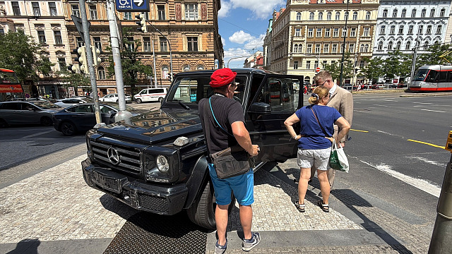 Filip Turek se v centru Prahy srazil s nemocničním autem. To skončilo na...