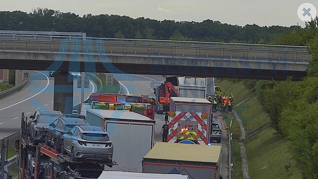 Na Pražském okruhu na 78. km ve směru z D1 na D5 došlo k tragické nehodě tří...