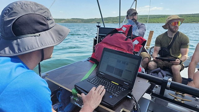 Fakulta životního prostředí UJEP získala novou loď pro podrobné mapování dna...