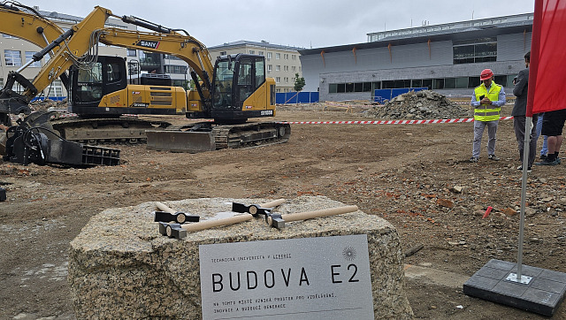 Po problémech se získáním dotací a několikaměsíčním zpoždění se rozbíhá stavba...