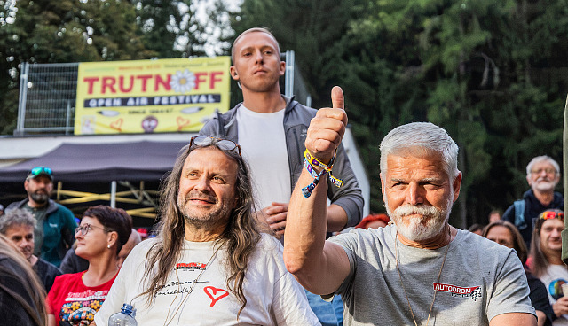 Prezident Petr Pavel dorazil na festival na trutnovském Bojišti kvůli koncertu...