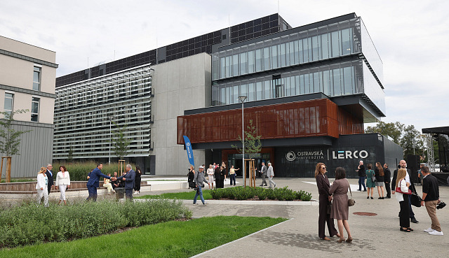 Lékařská fakulta Ostravské univerzity otevřela novou budovu laboratoří...