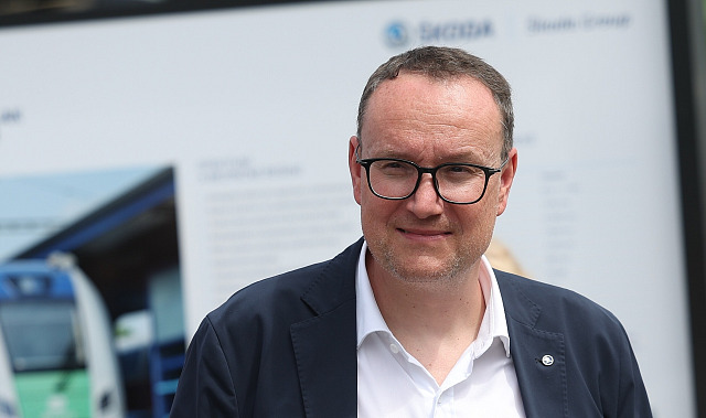 Petr Novotný je generálním ředitelem a výkonným předsedou skupiny Škoda Group.