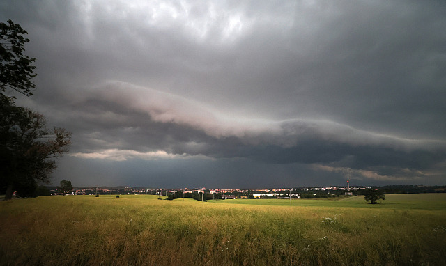 Jihlavu zasáhly bouřky. Objevila se i takzvaná squall line (čára húlav) - pás...