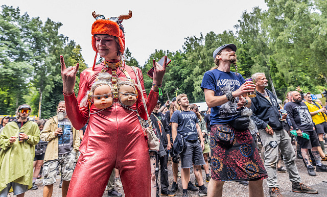 V Trutnově začal 26. ročník festivalu nejtvrdší muziky Obscene Extreme....