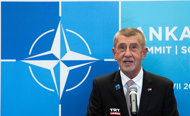 Tisková konference premiéra Andreje Babiše na summitu NATO v turecké Ankaře....