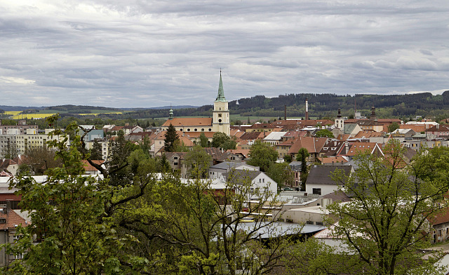 Centrum Rokycan z vyhlídky Na Stráni. (21. 5. 2021)