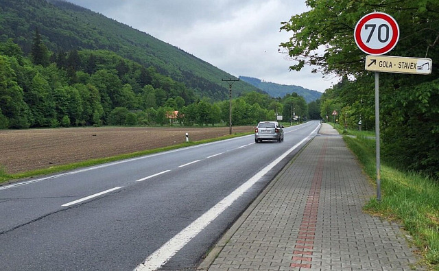 Silnice I/56 se v úseku od obce Ostravice po přehradu Šance začala opravovat....