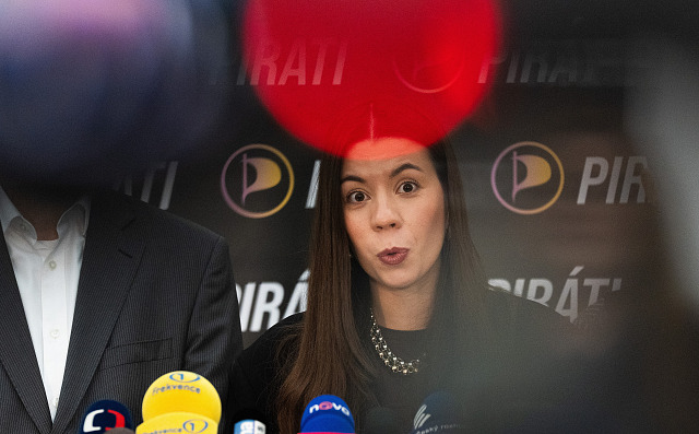 Kateřina Stojanová na tiskové konferenci České pirátské strany. (22. září 202ž)