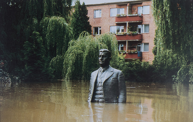 Repro fotografie z knihy Svědectví o potopě 1997 Otrokovice.