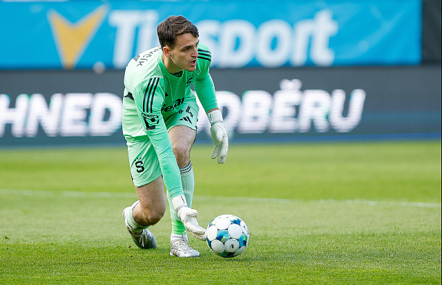 Sparťanský brankář Jakub Surovčík
