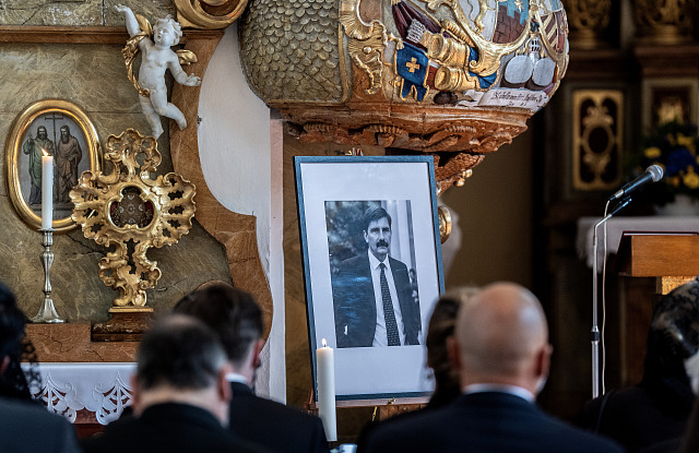 Zádušní mše za Filipa Sternberga v kostele sv. Bartoloměje v Divišově na...