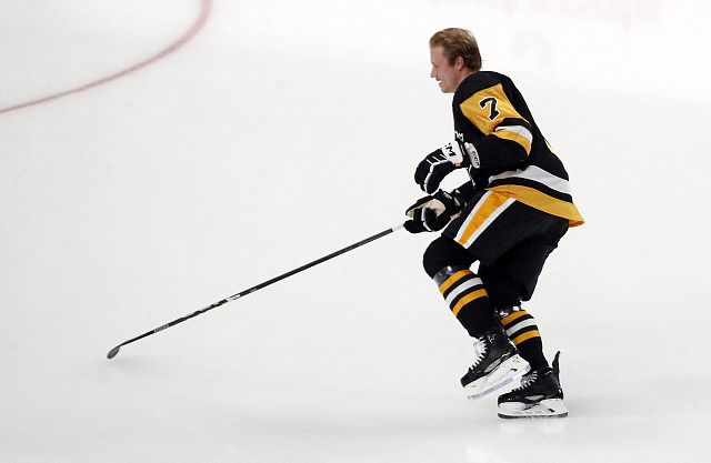 John Ludvig z Pittsburgh Penguins se chystá na zápas.
