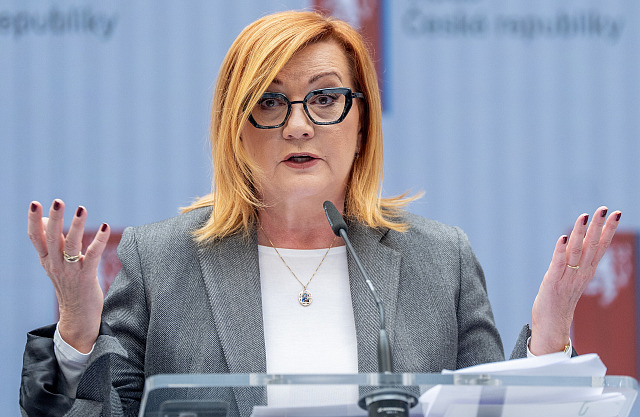 Vláda Andreje Babiše rozhodla o zastropování marží distributorů paliv i snížení...