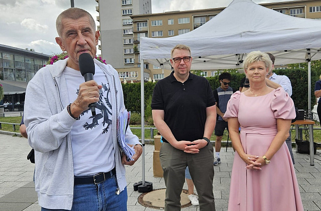 Andrej Babiš s primátorkou Havířova Ivetou Kočí Palkovskou a ministrem práce a...