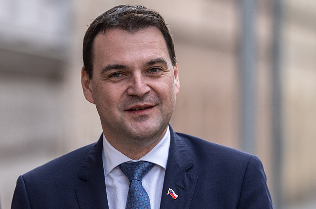 Ministr zahraničí Petr Macinka (Motoristé sobě) odvolil na Základní a mateřské...