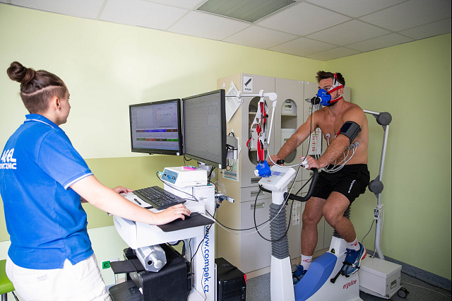 Jak vypadá zátěžové testování sportovců? Redakce iDNES.cz se byla na celý...