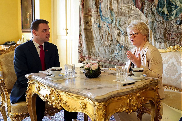 Ministr zahraničí Petr Macinka (Motoristé) ve středu přijal novou velvyslankyní...