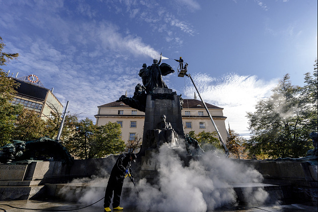 Firma Kärcher ve spolupráci s restaurátory odstranila nečistoty z pomníku...