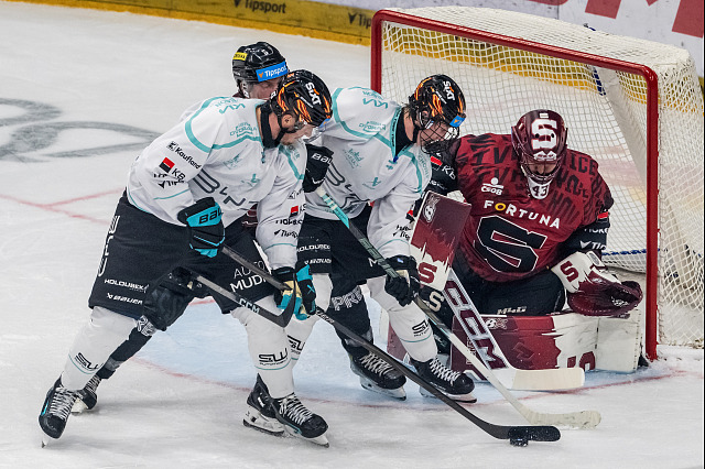 Hokejové utkání Tipsport extraligy mezi Karlovými Vary a Spartou.