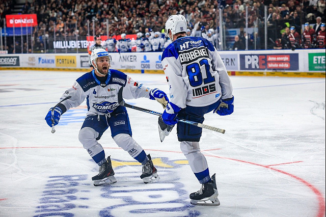 Aaron Irving slaví třetí gól brněnské Komety v zápase se Spartou Praha.Jakubu...