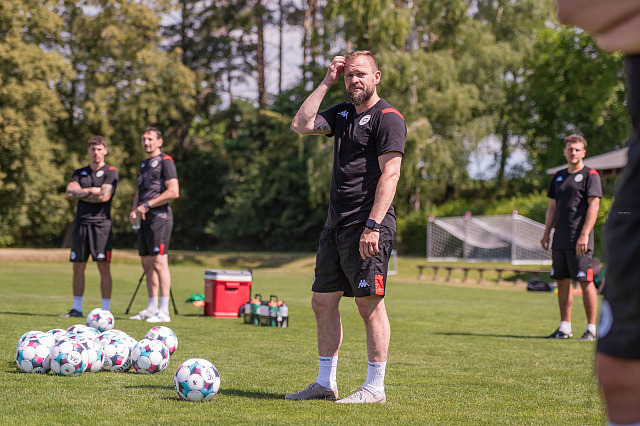 Novým přírůstkem v realizačním týmu Artisu Brno je  bývalý trenér slávistických...