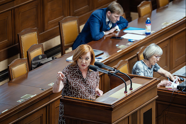 Ministryně financí Alena Schillerová během projednávání elektronické evidence...