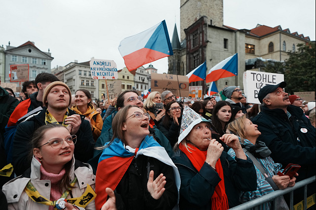 Demonstrace Ruce pryč od médií! na podporu České televize a Českého rozhlasu...