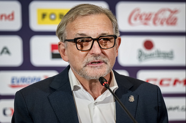 Hlavní trenér české hokejové reprezentace Zdeněk Moták na tiskové konferenci k...